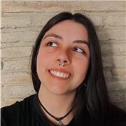 Profesora graduada en Bellas Artes imparte clases de Dibujo y Pintura.